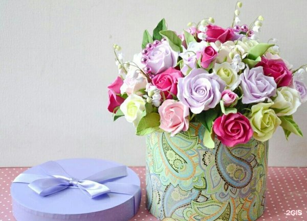 Подарочные коробки с цветами из фоамирана