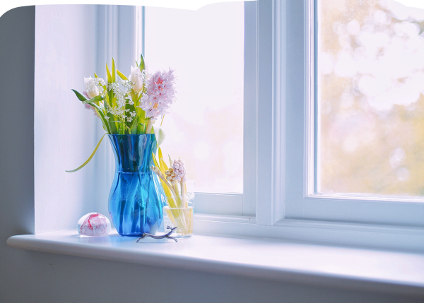 Цветы на подоконнике