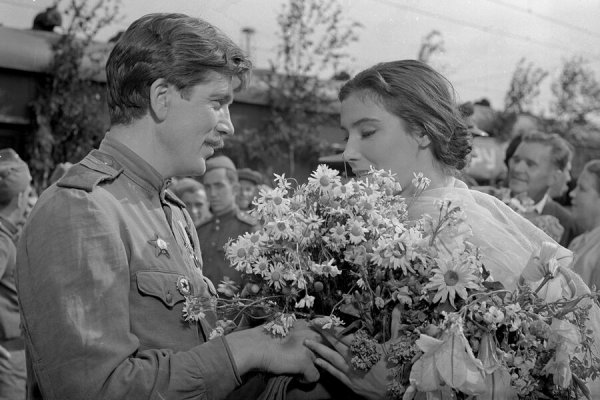 Девушка офицер