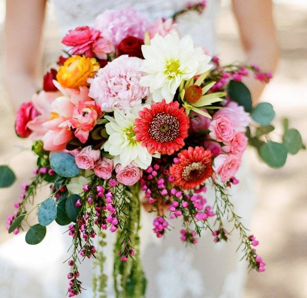 Необычный яркий букет