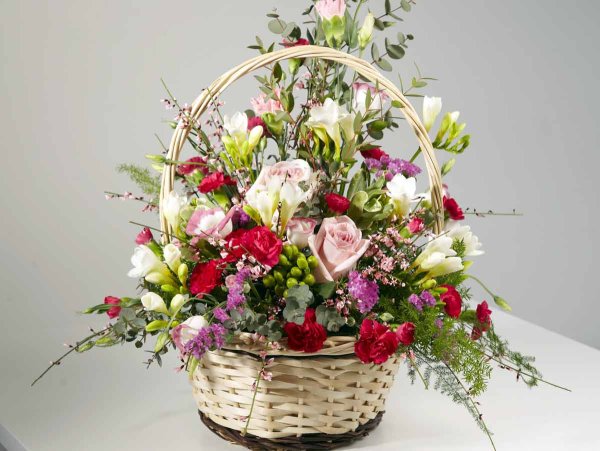 Шикарная корзина цветов