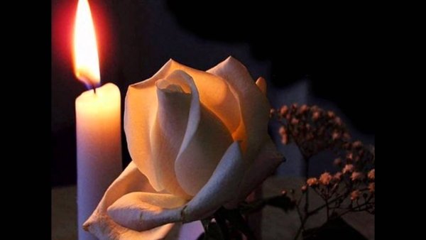 Свечи и цветы