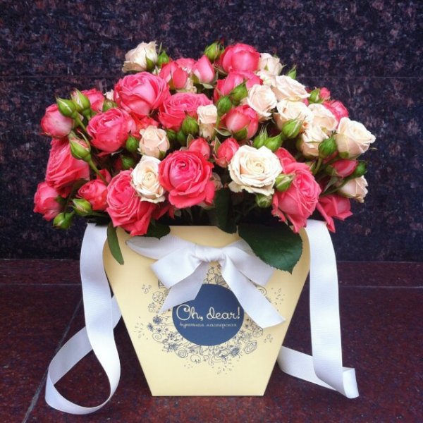 Букет на юбилей женщине в коробке