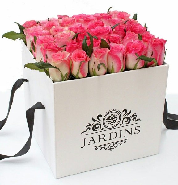 Надпись на коробке с цветами