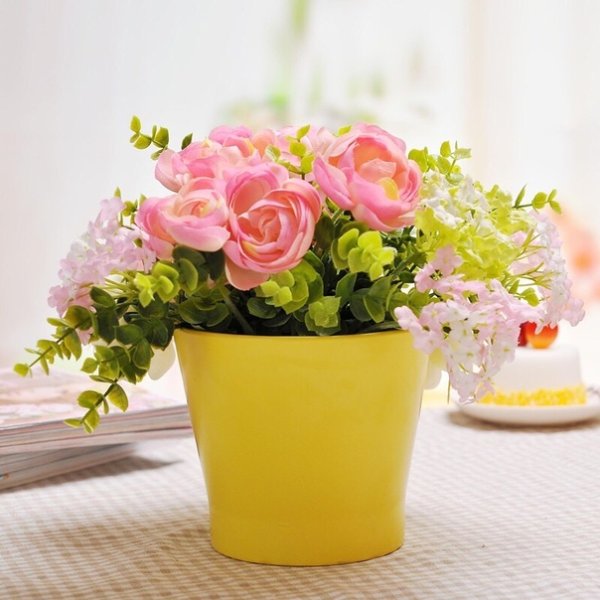 Красивые цветы в горшках