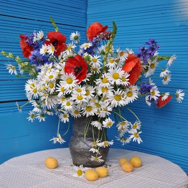 Букет из ромашек Васильков и колокольчиков