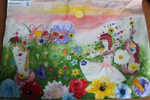 Дети танцуют с цветами