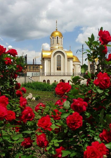 Цветы в храме