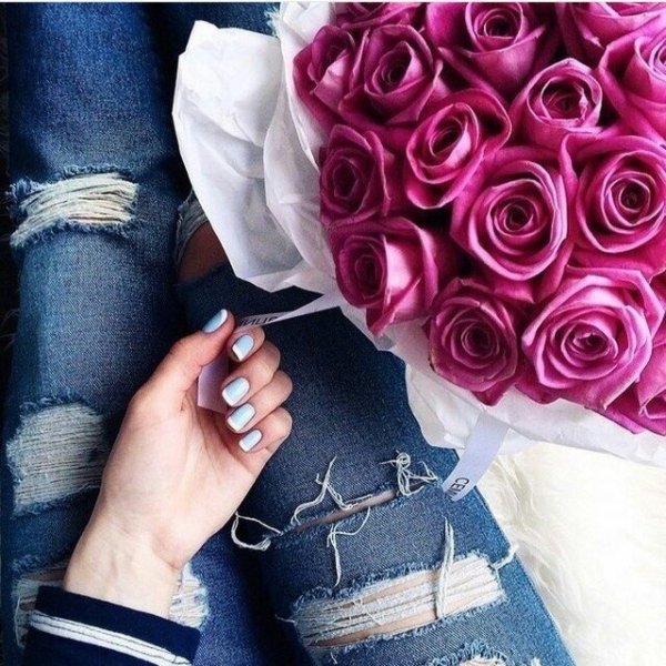 Букет в руках у девушки