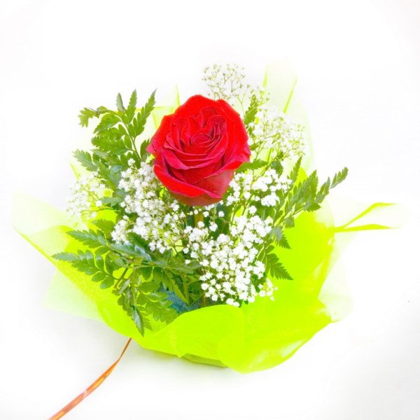 Маленький букетик для девочки из живых цветов