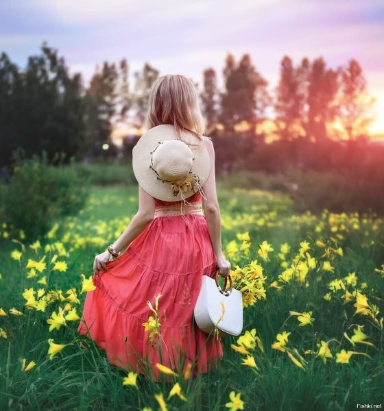 Девушка с пионом