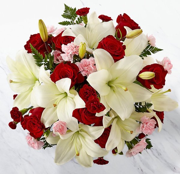 Букет лилий с гвоздикой