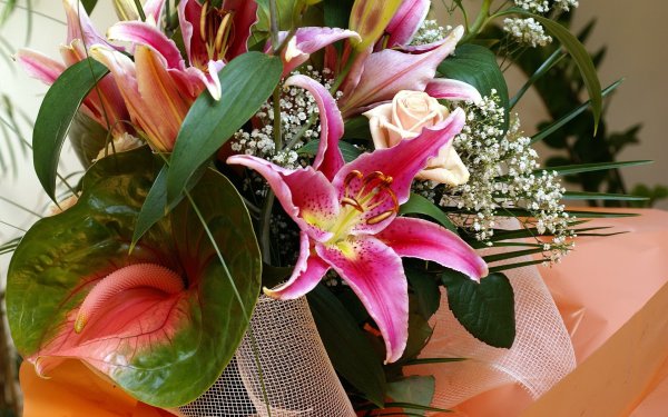 Букеты с лилиями и антуриумом