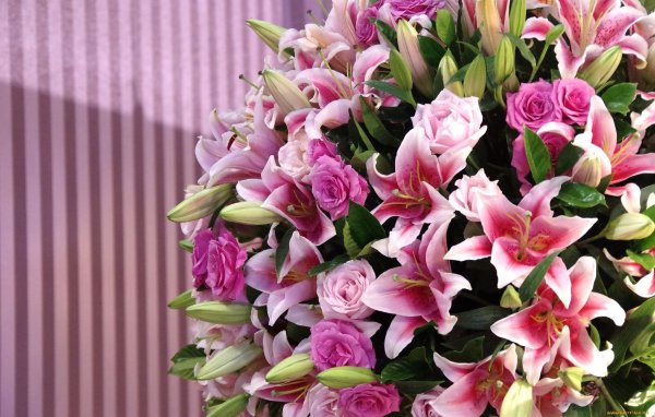 Букет цветов «лилии Лайт»