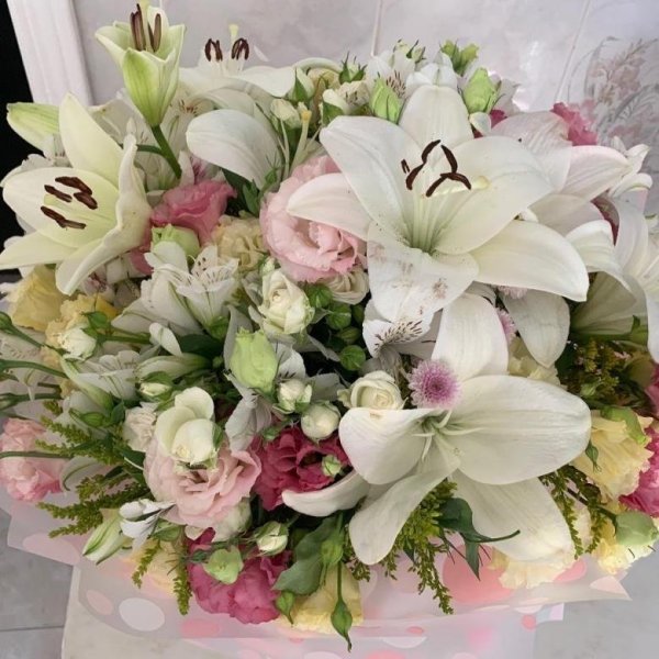 Шикарный букет из лилий