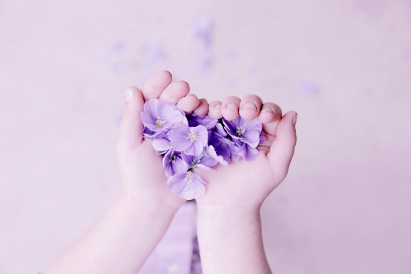 Цветок на руку.