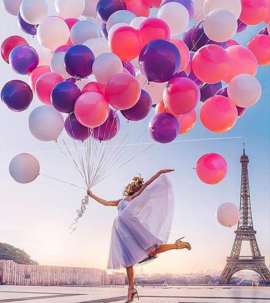 Девушка с шариками воздушными