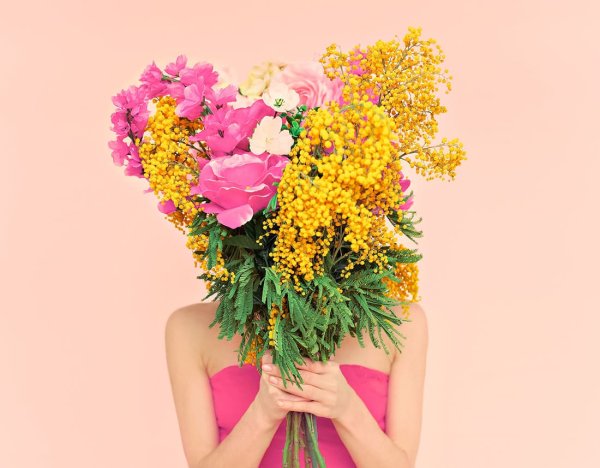 Девушка с тюльпанами