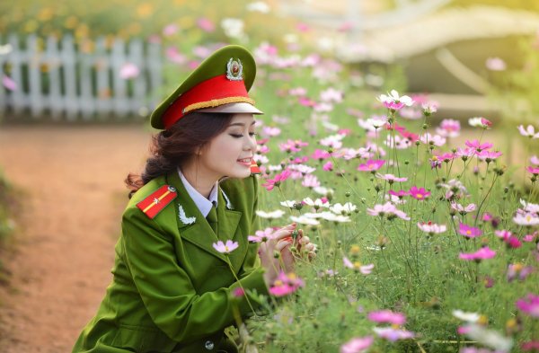 Красивые женщины в военной форме