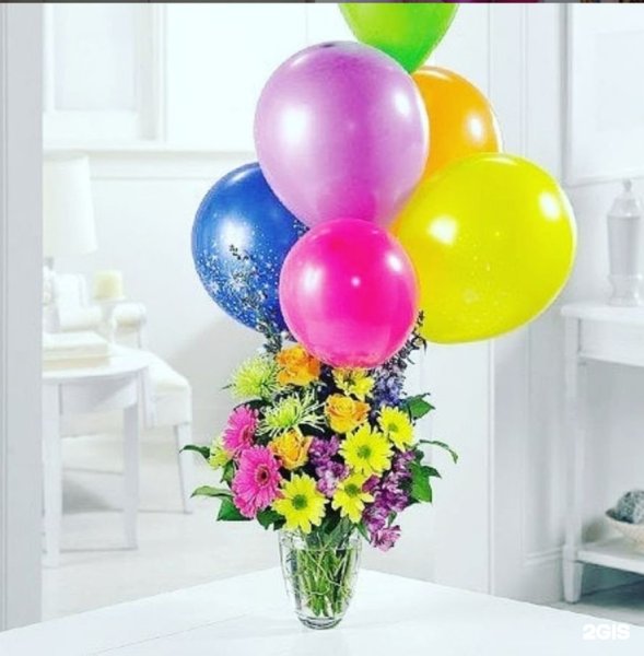 Девушка с воздушными шарами