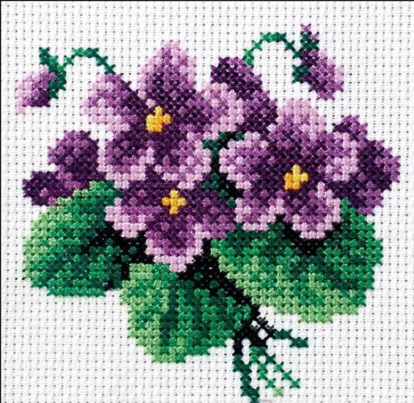 Вышивка крестиком фиалки