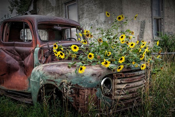 Свадебная фотосессия на рельсах