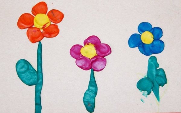 Цветочек из пластилина для детей