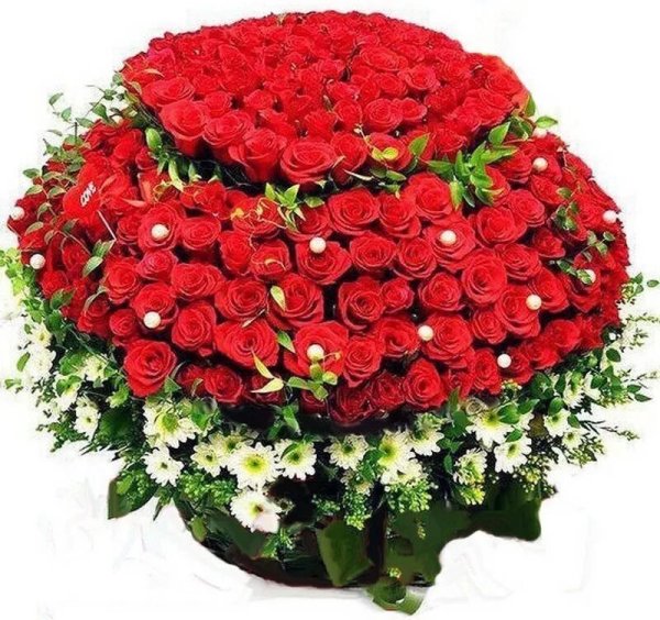 Красивый Медвежонок с цветами