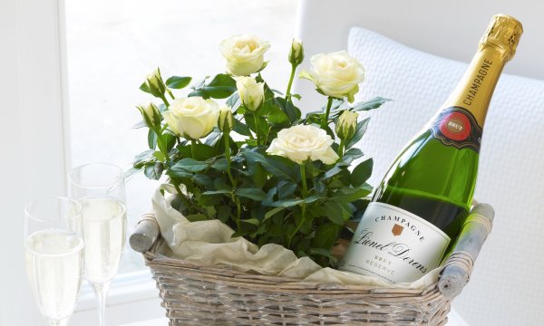 Букеты цветов и шампанского