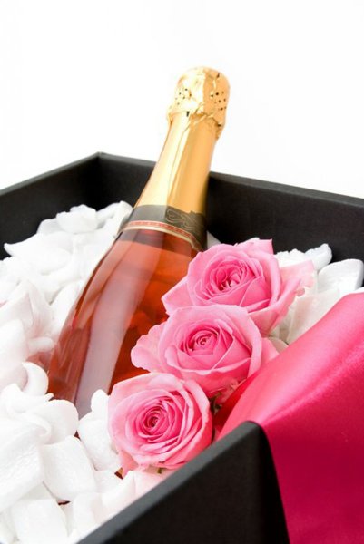 С днём рождения шампанское и торт