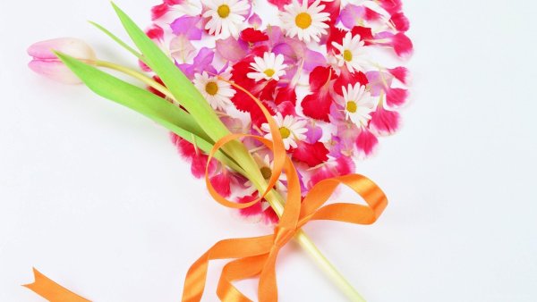 С днем мамы цветы