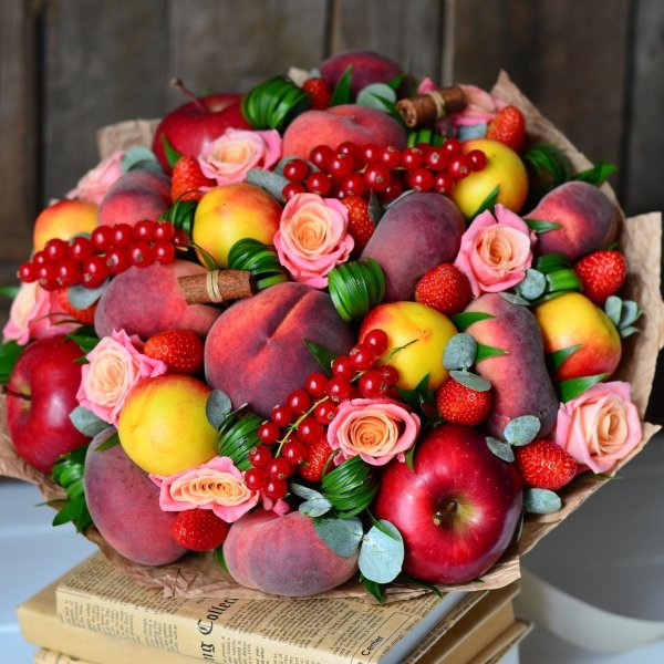 Фруктово-цветочный букет