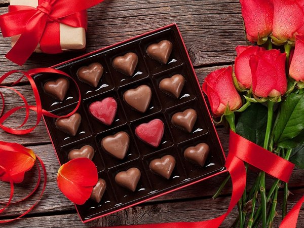День Святого Валентина цветы и конфеты