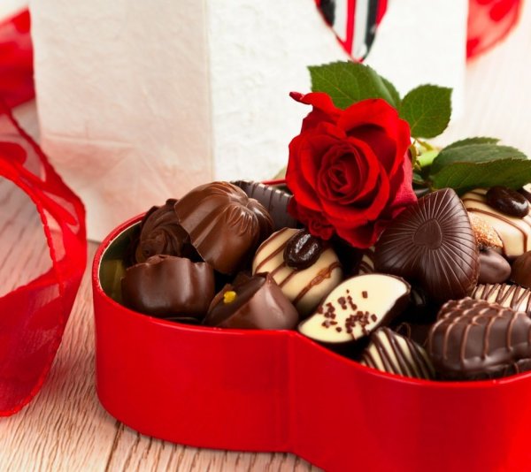 Шикарные цветы и конфеты