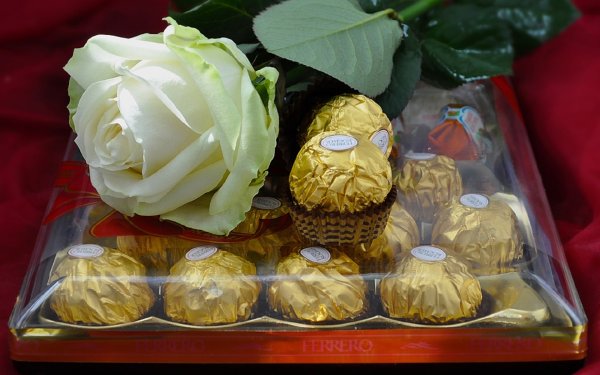 Шикарные цветы и конфеты