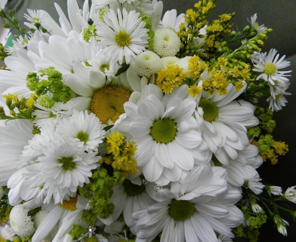 Шикарный букет из ромашек