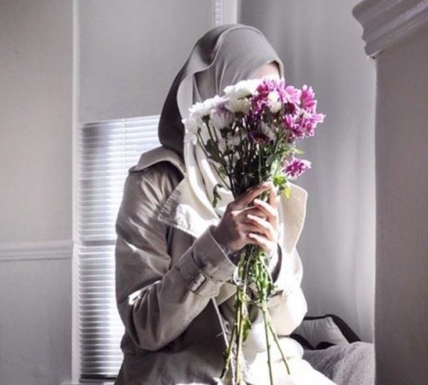 Мусульманка с цветами