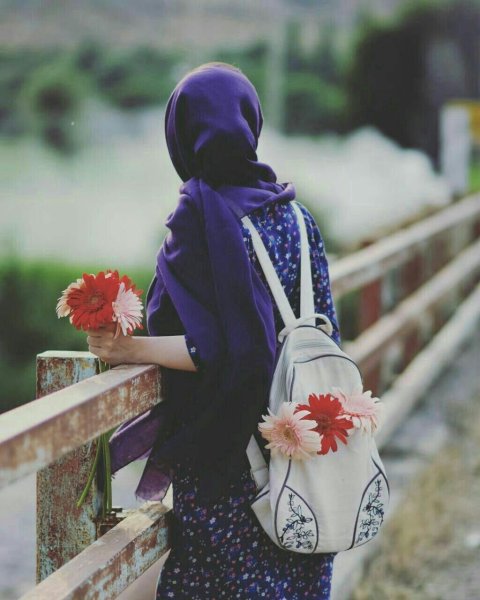 Мусульманка с розами