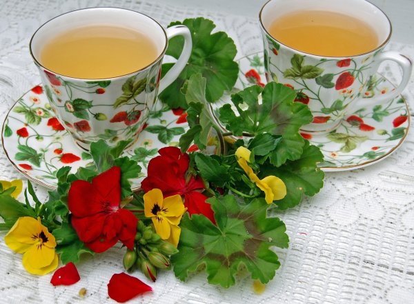 Чашка чая с пирожным