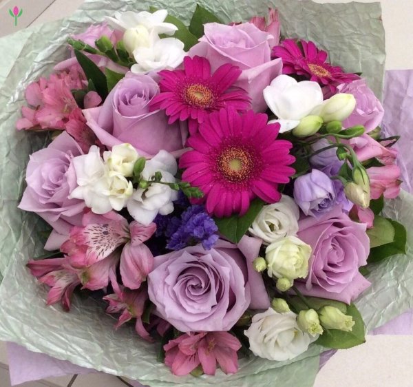 Букет с разными цветами