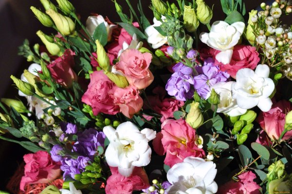 Шикарные сборные букеты