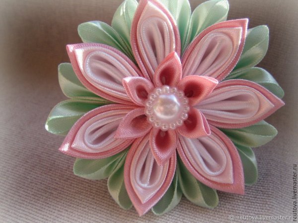 Цветы из лент