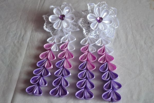 Цветочки из лент на резинку