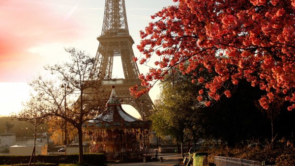 Эйфелева башня в Париже фото