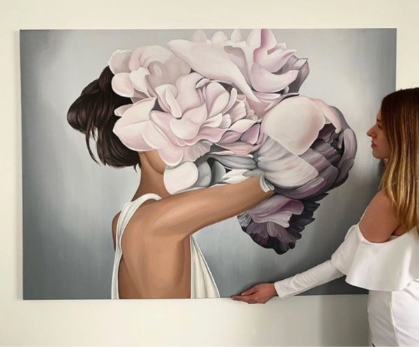 Девушка с цветами для срисовки