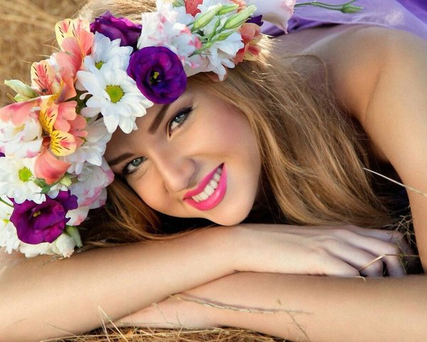 Девушка с цветком