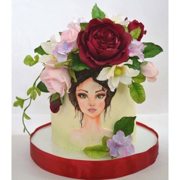 Торт девушка с цветами в волосах
