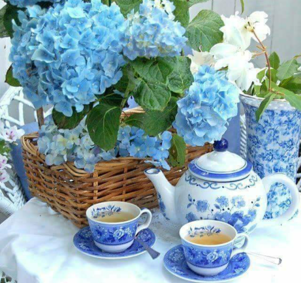 Чаепитие в синих тонах
