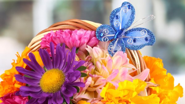 Букет и бабочка