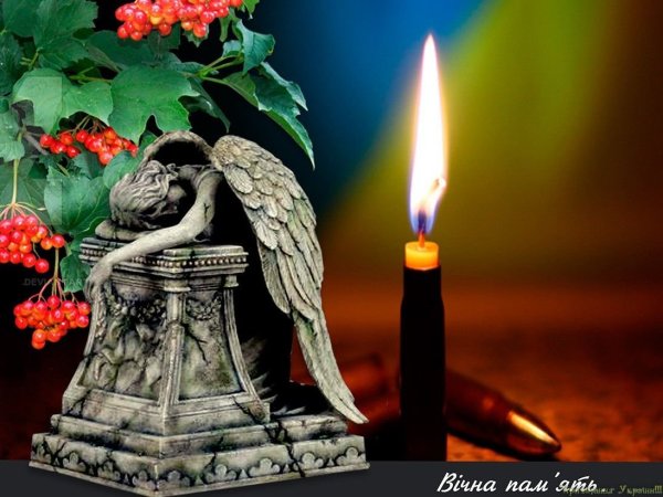 Траурные свечи и цветы